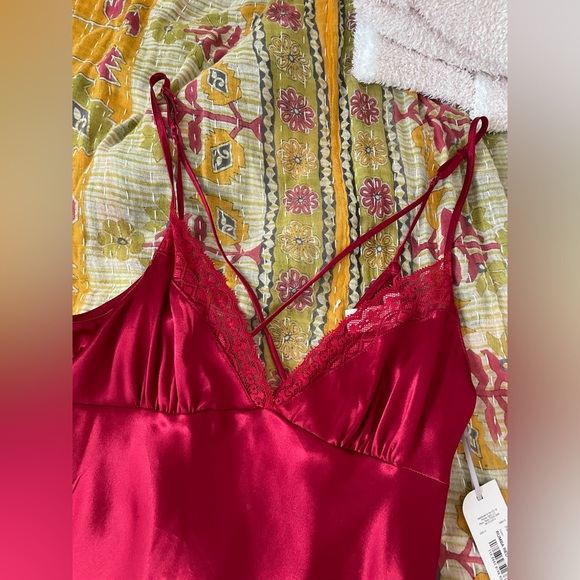 Red lace slip dress new with tags XS - Picture 4 of 7